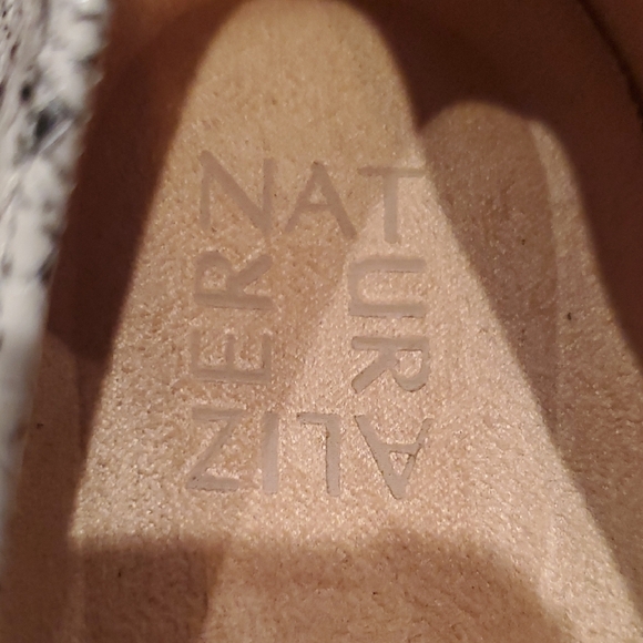 Naturalizer Women's Black and White Loafers. Size 9.5 - Picture 6 of 7